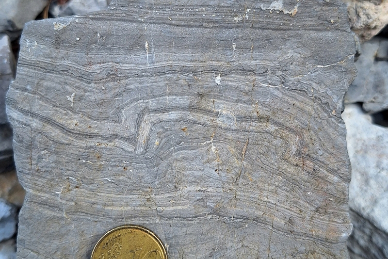 Kinked and Folded Laminae